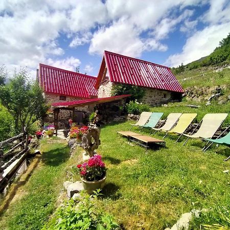 Les Toits Rouges - Le Luxe De La Simplicite Au Bout Du Sentier Acomodação com café da manhã Saint-Étienne-de-Tinée Exterior foto