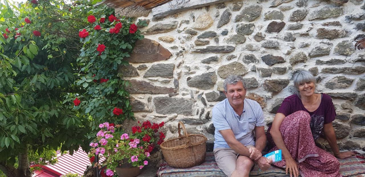 Les Toits Rouges - Le Luxe De La Simplicite Au Bout Du Sentier Acomodação com café da manhã Saint-Étienne-de-Tinée Exterior foto