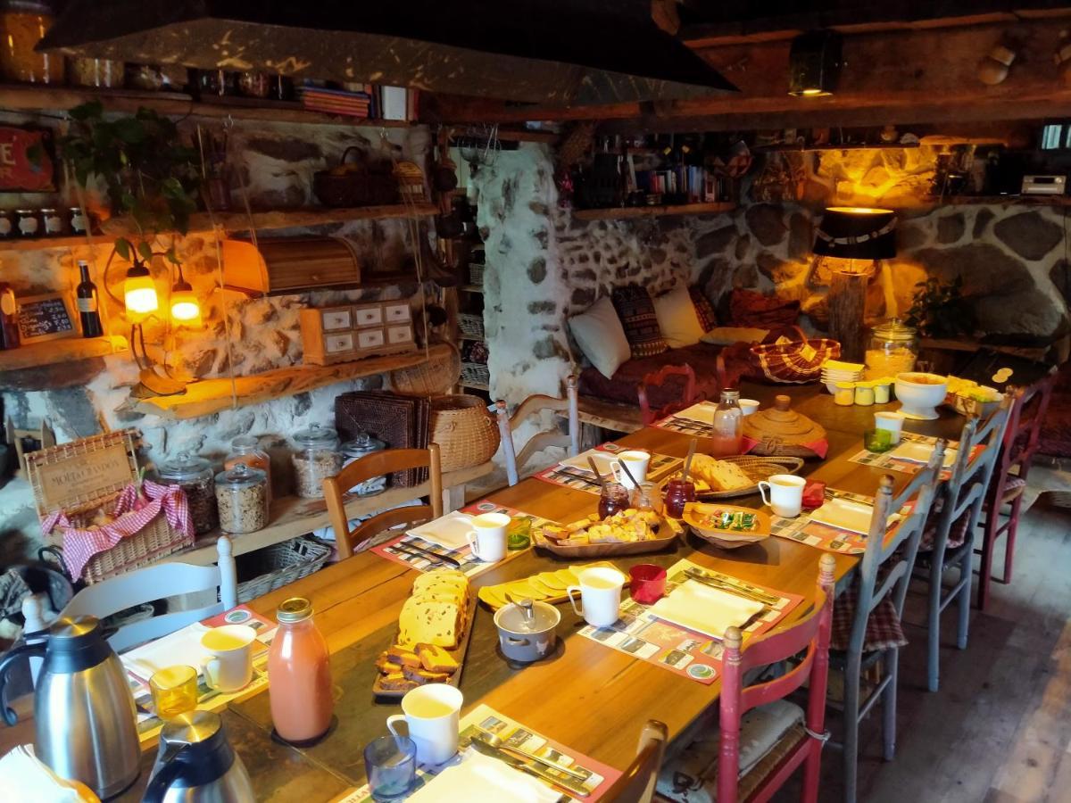 Les Toits Rouges - Le Luxe De La Simplicite Au Bout Du Sentier Acomodação com café da manhã Saint-Étienne-de-Tinée Exterior foto