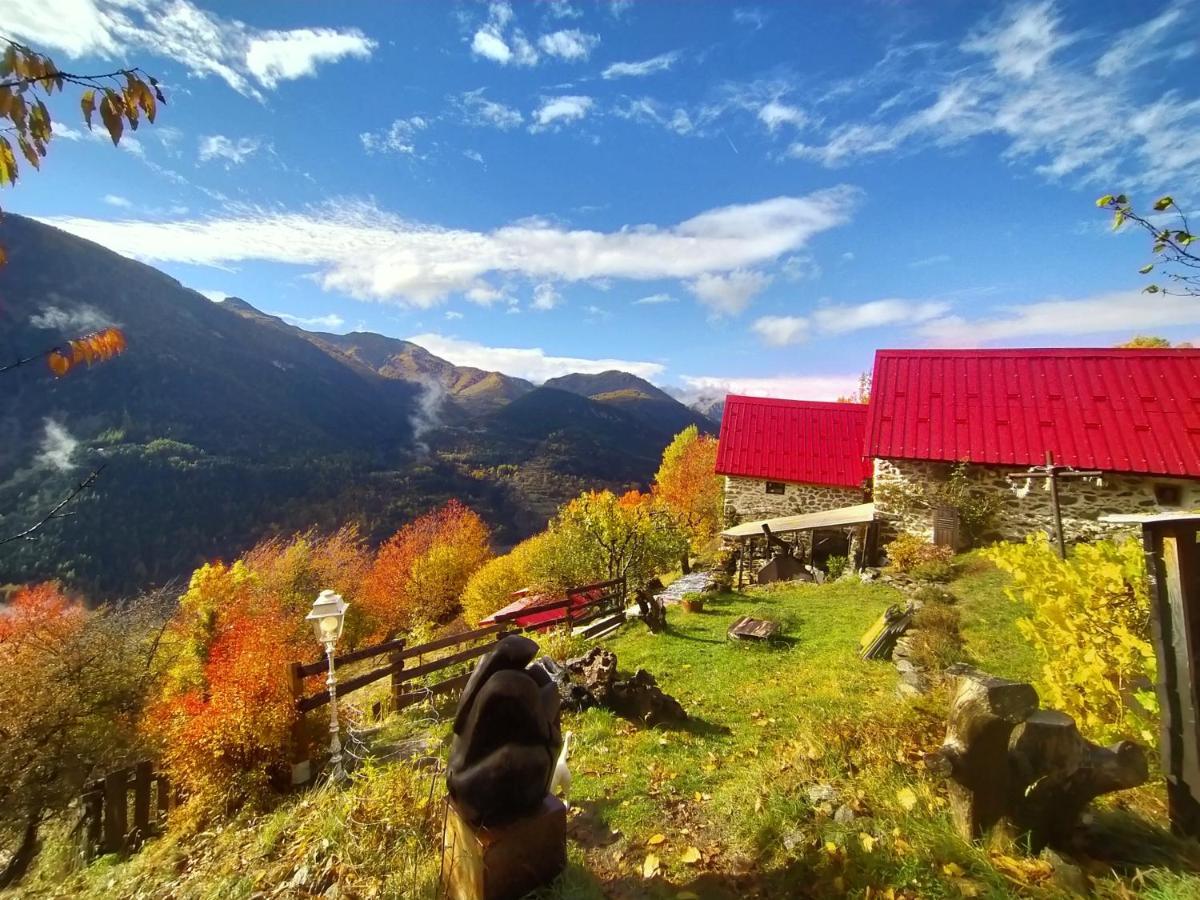 Les Toits Rouges - Le Luxe De La Simplicite Au Bout Du Sentier Acomodação com café da manhã Saint-Étienne-de-Tinée Exterior foto