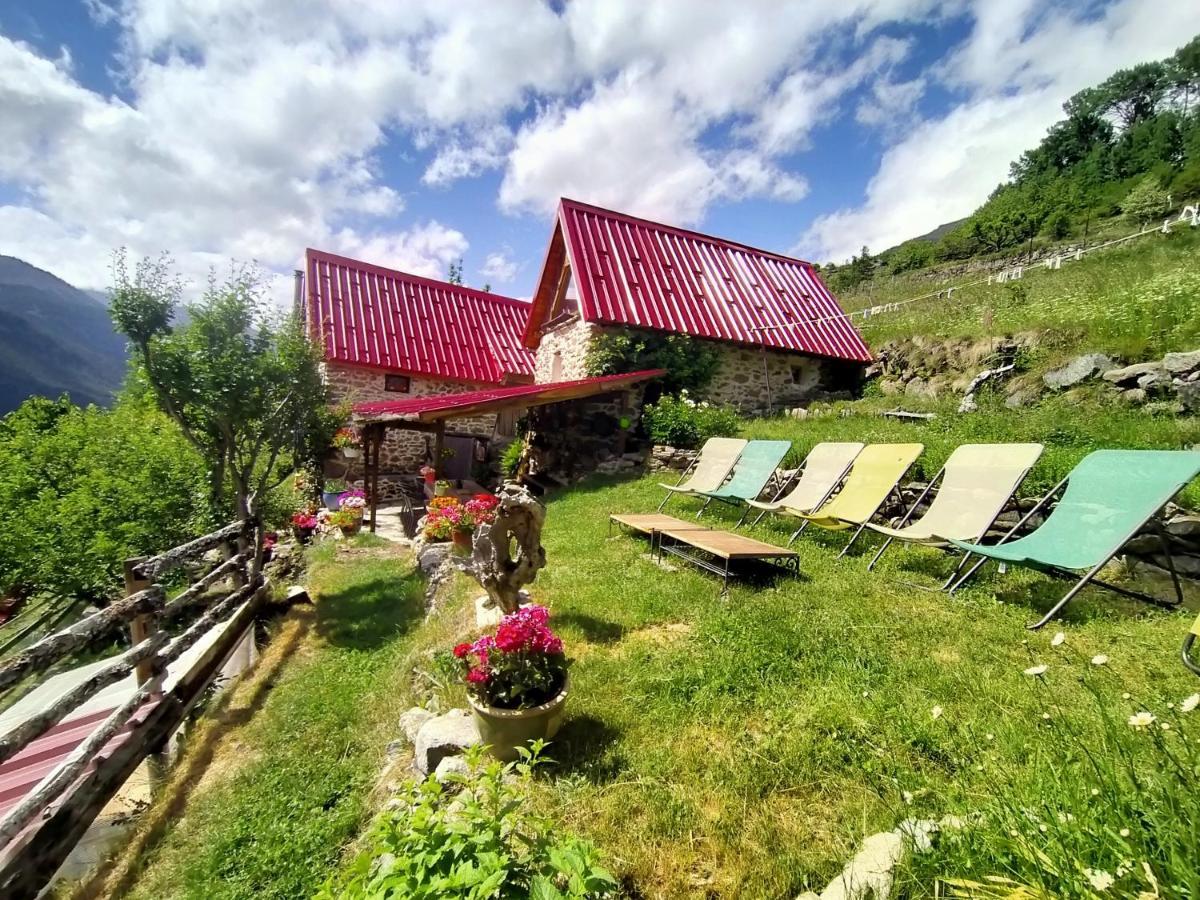 Les Toits Rouges - Le Luxe De La Simplicite Au Bout Du Sentier Acomodação com café da manhã Saint-Étienne-de-Tinée Exterior foto