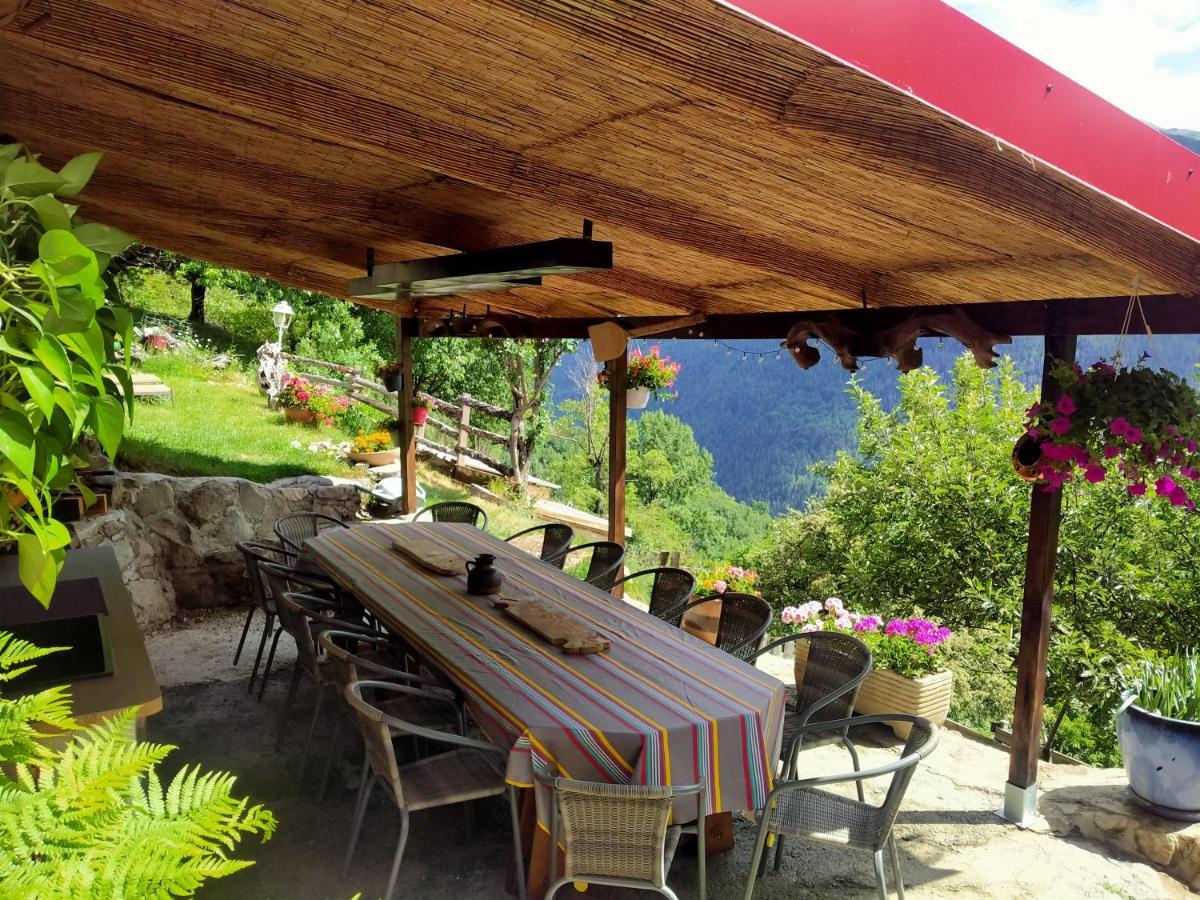 Les Toits Rouges - Le Luxe De La Simplicite Au Bout Du Sentier Acomodação com café da manhã Saint-Étienne-de-Tinée Exterior foto