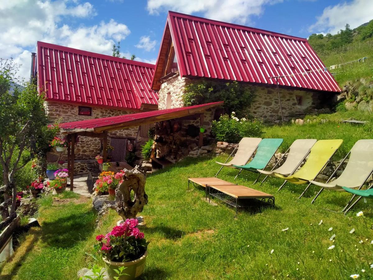 Les Toits Rouges - Le Luxe De La Simplicite Au Bout Du Sentier Acomodação com café da manhã Saint-Étienne-de-Tinée Exterior foto