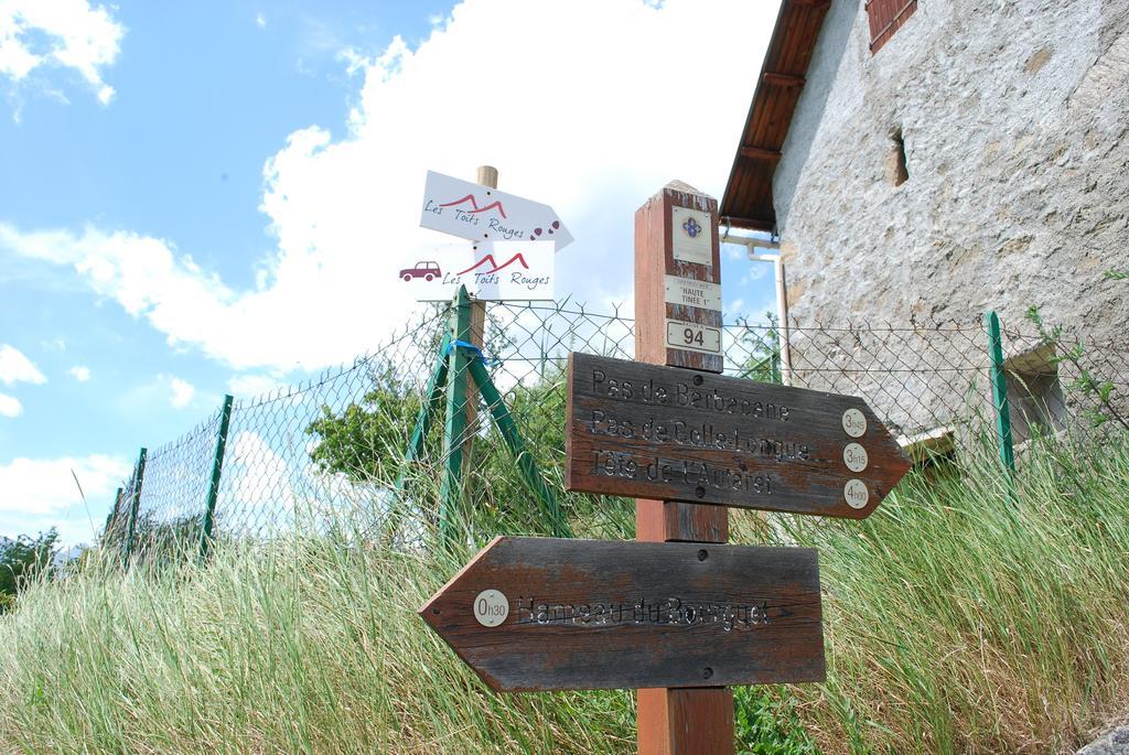 Les Toits Rouges - Le Luxe De La Simplicite Au Bout Du Sentier Acomodação com café da manhã Saint-Étienne-de-Tinée Exterior foto