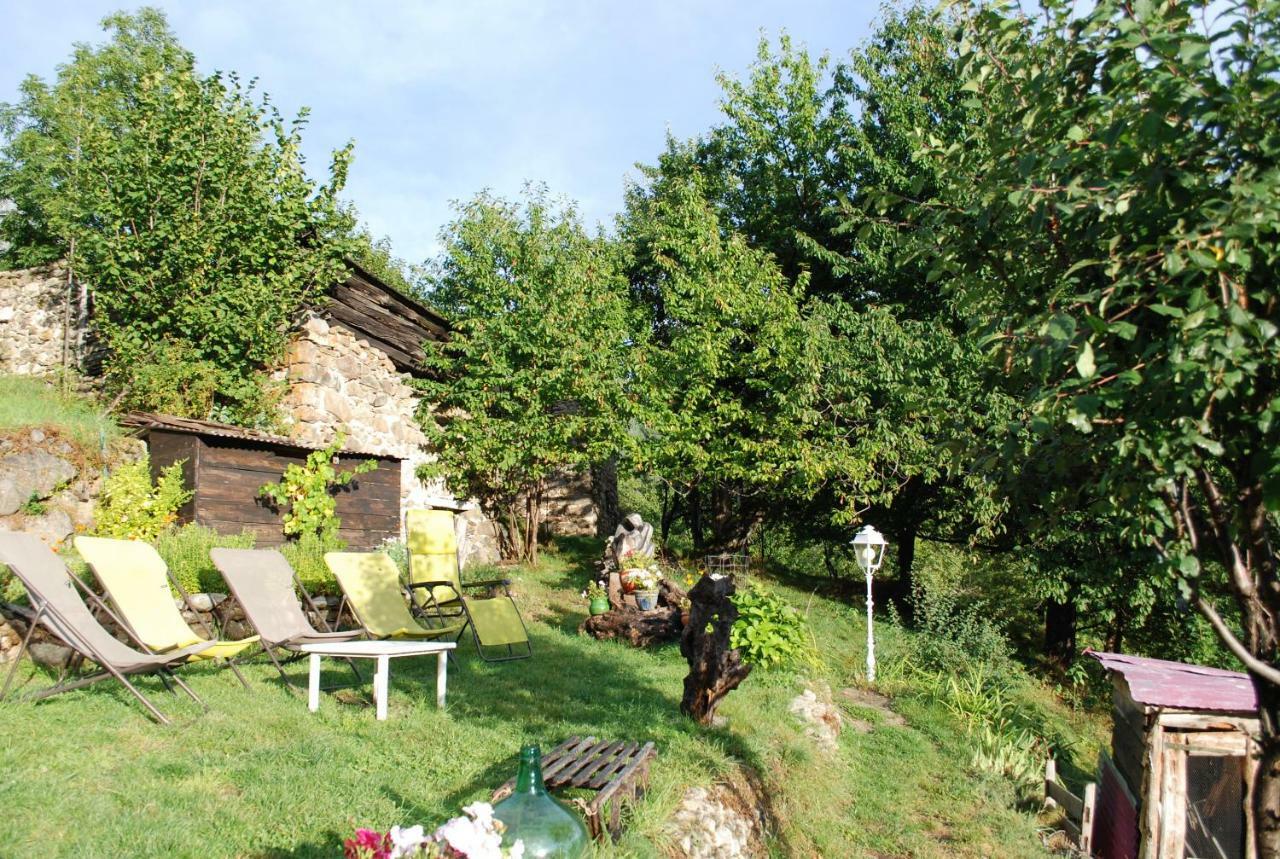 Les Toits Rouges - Le Luxe De La Simplicite Au Bout Du Sentier Acomodação com café da manhã Saint-Étienne-de-Tinée Exterior foto