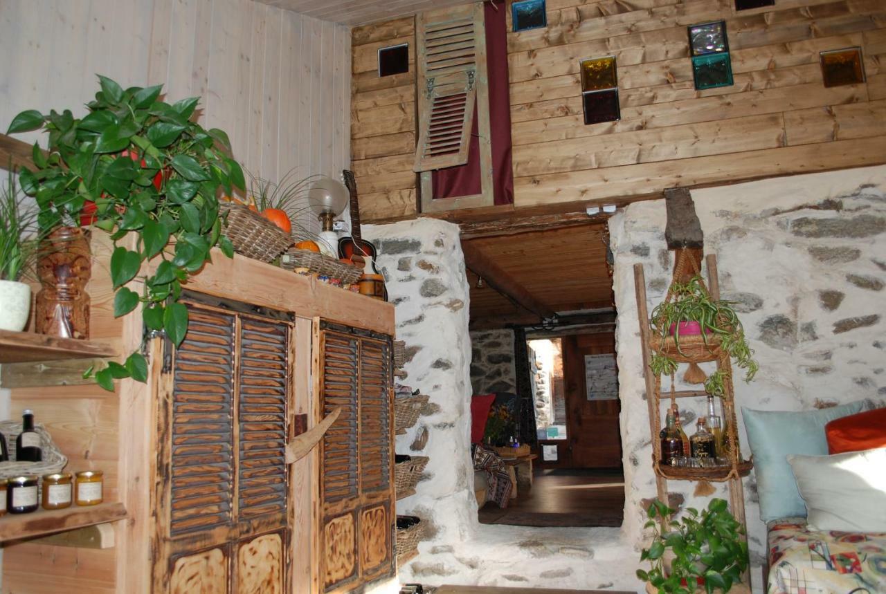 Les Toits Rouges - Le Luxe De La Simplicite Au Bout Du Sentier Acomodação com café da manhã Saint-Étienne-de-Tinée Exterior foto